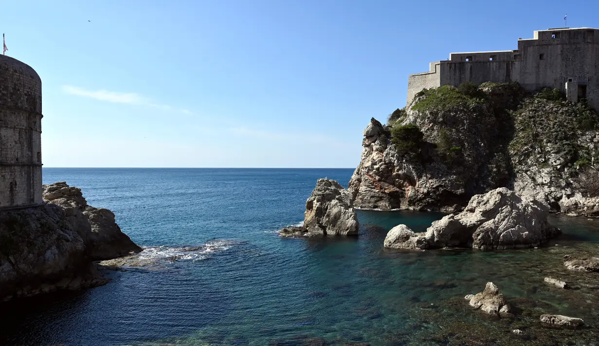Gambar pada 28 Maret 2019 menunjukkan Benteng Lovrijenac, simbol sejarah kota Dubrovnik di Kroasia. Dubrovnik kini semakin dikenal wisatawan setelah menjadi latar belakang film serial Game of Thrones sejak 2011 untuk jejaring televisi HBO. (Denis LOVROVIC / AFP)