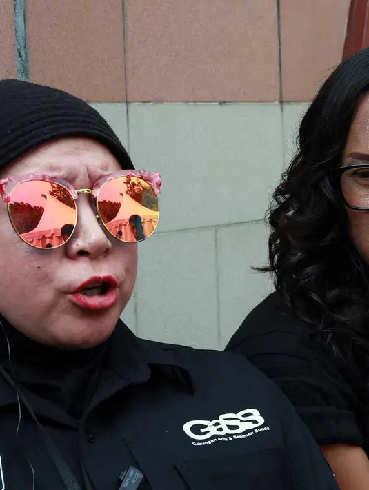 Tampilnya Melly Goeslaw di atas panggung bersama BBB untuk menggantikan ketidakhadiran Raffi Ahmad dan Chelsea Olivia. (Deki Prayoga/Bintang.com)