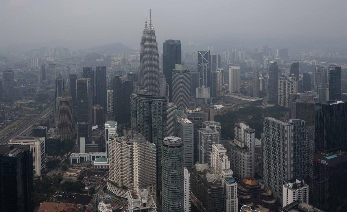 Kuala Lumpur Diselimuti Kabut Asap dari Kalimantan