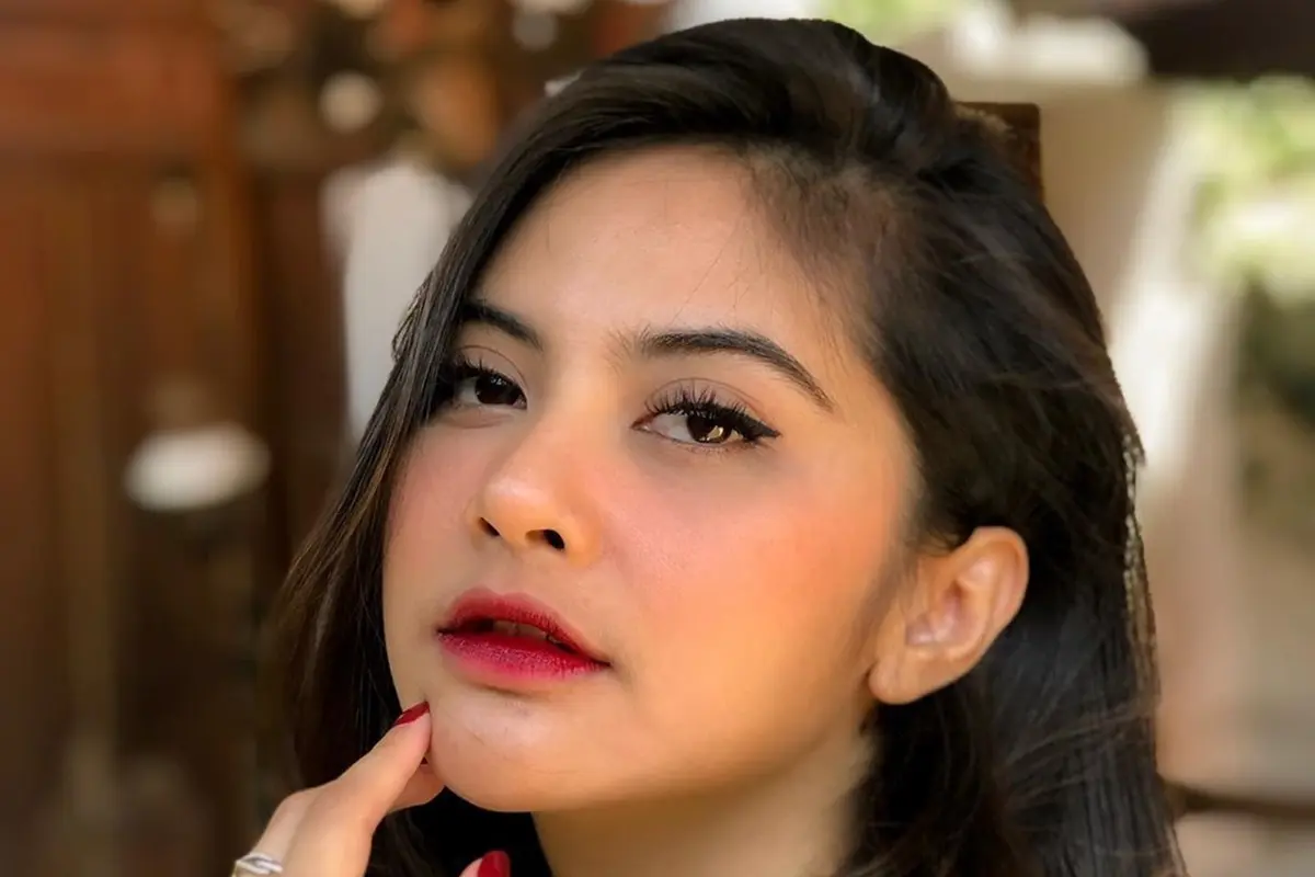 Gaya Rambut Tiwi Eks T2 Simpel dan Memesona