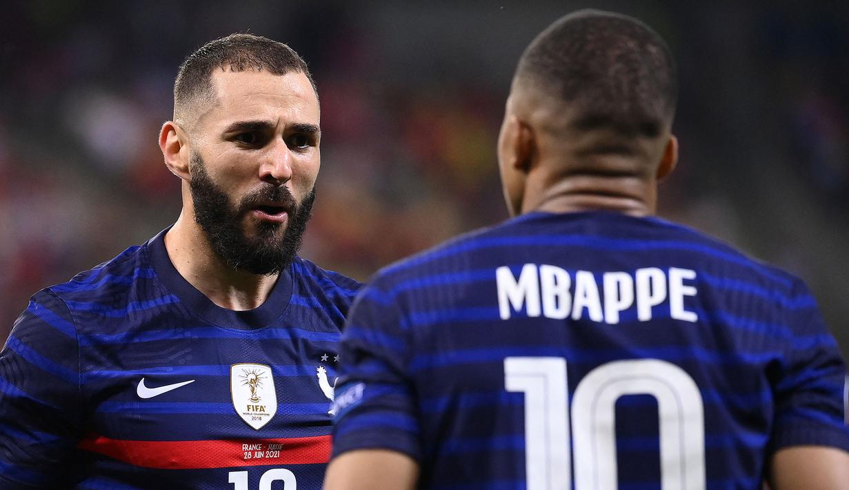 Karim Benzema, Kylian Mbappe, dan Ousmane Dembele akan menjadi trio lini depan menakutkan Timnas Prancis di Piala Dunia 2022. Namun, Didier Deschamps masih memiliki senjata cadangan lainnya yang tak kalah top. Mereka adalah Christopher Nkunku, Antoine Griezmann, Olivier Giroud, Kingsley Coman, Anthony Martial, dan Moussa Diaby. (AFP/Franck Fife)