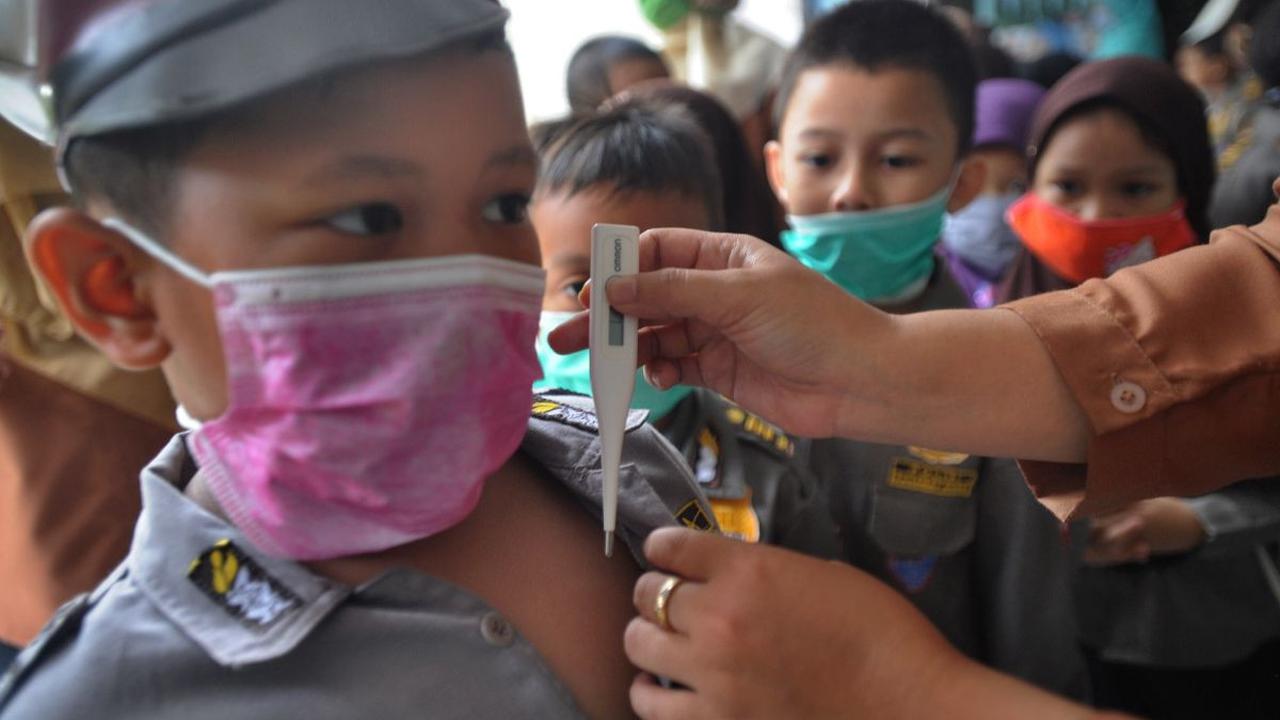 Dari jumlah penderita, mayoritas adalah anak-anak dengan rentang usia 0-5 tahun. Namun tidak ada pneumonia yang masuk dalam kategori berat di Depok.<br>