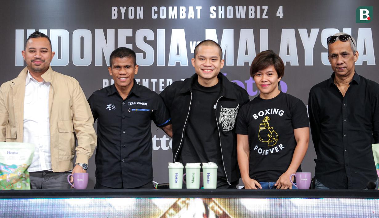 <p>Ongen Saknosiwi (dua dari kiri) dan&nbsp;Felmy Sumaehe (dua dari kiri)&nbsp;dalam sesi konfrensi pers Byon Combat Showbiz Vol. 4 di SCTV Tower, Jakarta, Senin (28/10/2024) siang WIB. Keduanya bakal bertarung memperebutkan sabuk juara WBA Asia.&nbsp;Ongen yang juga prajurit TNI Angkatan Udara tersebut akan berduel melawan Saharat Taehirun. Adapun Felmy meladeni petarung asal Australia di Tennis Indoor Senayan, Jakarta, 30 November mendatang. (Bola.com/Bagaskara Lazuardi)</p>