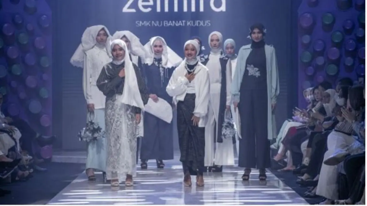 SMK NU Banat Kudus Tampilkan Busana Modest Wear di Runaway MUFFEST+ 2023