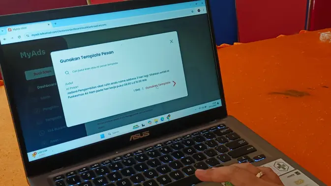 <p>Aplikasi ALARM TOSS yang dikembangkan menjadi broadcast message dari Puskesmas Air Itam PALI, untuk mengingatkan ke keluarga pasien terkait jadwal kontrol dan pengambilan obat pasien TB dan Skizofrenia</p>