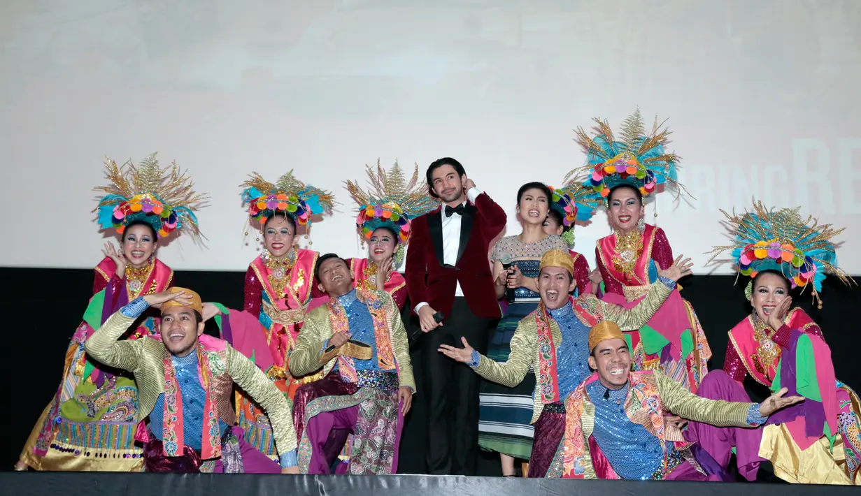 Berbagai peran sukses dibawakan oleh Reza Rahadian. Kini, pria asal Bogor 30 tahun itu membintangi film terbarunya Biang Kerok. Ia berperan sebagai Pengki pria yang sempat diperankan oleh Benyamin Sueb.  (Nurwahyunan/Bintang.com)