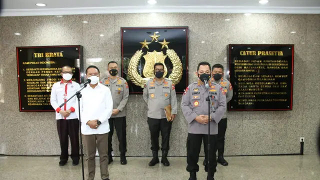 Menteri Pemuda dan Olahraga (Menpora), Zainudin Amali bertemu dengan Kapolri Listyo Sigit Prabowo untuk menerbitkan izin BRI Liga 1.