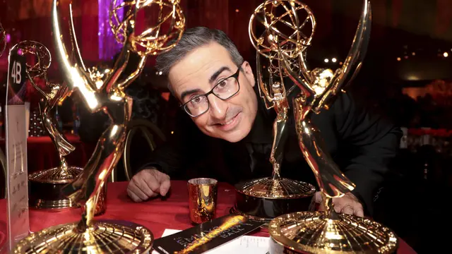 John Oliver di Emmy Awards 2019 (Photo by Alex Berliner/Invision for the Television Academy/AP Images)