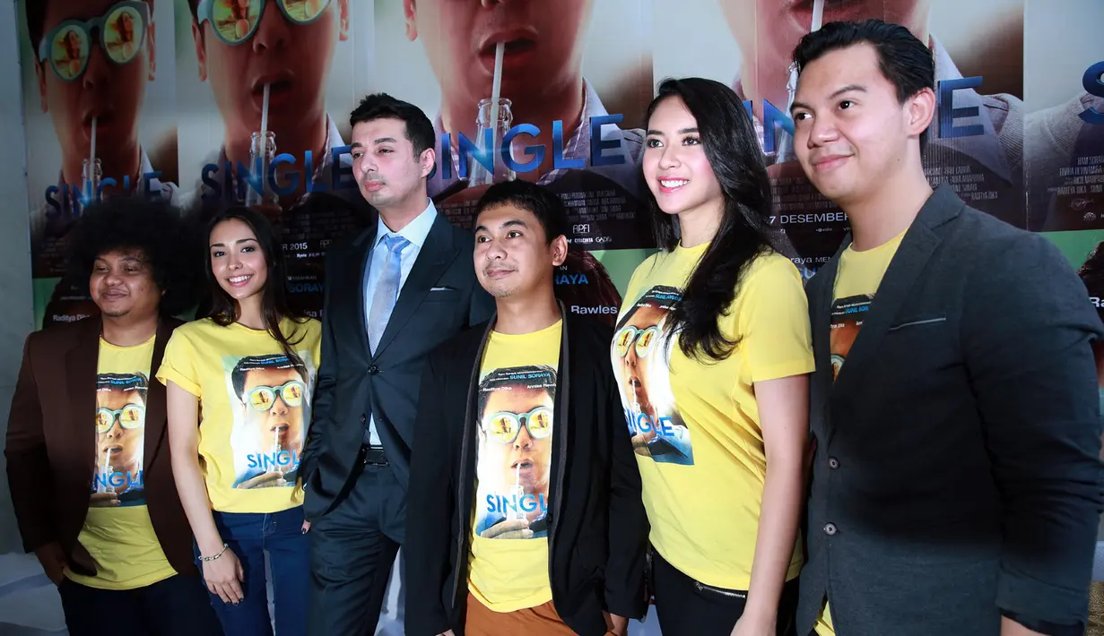 Para pemain yang terlibat yakni Raditya Dika, Annisa Rawles, Chandra Liow, Pandji Pragiwaksono, Frederik Alexander, dan Babe Cabita.  (Deki Prayoga/Bintang.com)