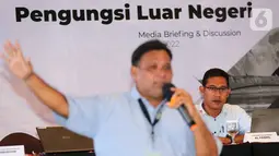 Koodinator Advokasi GEUTANYOE, Al Fadhil (kanan) saat menjadi narasumber pada media briefing 'Keberpihakan Kepada Yang Rentan: Pemenuhan Hak Bagi Pengungsi Luar Negeri' di Jakarta (3/6/2022). Pada media briefing, beberapa faktor yang mendorong para pengungsi meninggalkan negaranya adalah perang, persekusi terhadap etnis tertentu, dan konflik horizontal. (Liputan6.com)