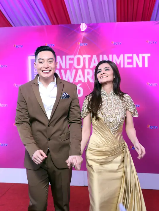 "Kalau off air masih, tapi on air memang lagi kurang. Fokus ke Sidney sih. Sekarang sudah benar-benar aku sendiri yang handle. Puas karena lebih bounding sama Sidney, lebih deket lagi," ujar wanita keturunan Aceh ini. (Nurwahyunan/Bintang.com)