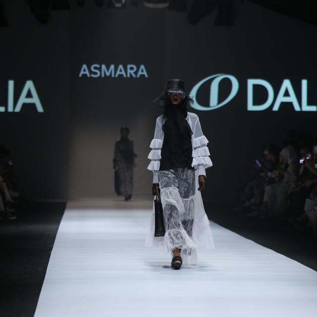 Hitam Putih Koleksi Klasik Nan Elegan Barli Asmara Di Jfw 2020 Lifestyle Liputan6 Com