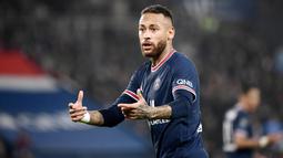 Neymar - Bomber Timnas Brasil itu telah tampil dalam dua laga bersama Paris Saint-Germain (PSG) di Liga Champions 2021/2022, yakni kontra Club Brugge dan Manchester City. Dari dua laga tersebut, Neymar belum menyumbangkan sebiji gol pun untuk PSG.  (AFP/Franck Fife)