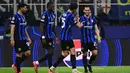 Gelandang Inter Milan, Hakan Calhanoglu (kanan) melakukan selebrasi setelah mencetak gol kedua timnya saat pertandingan leg kedua 16 besar Liga Champions 2024/2025 melawan Feyenoord Rotterdam di Stadion Giuseppe Meazza, pada 11 Maret 2025 waktu setempat atau Rabu (12/3/2025) dini hari WIB. (PIERO CRUCIATTI/AFP)