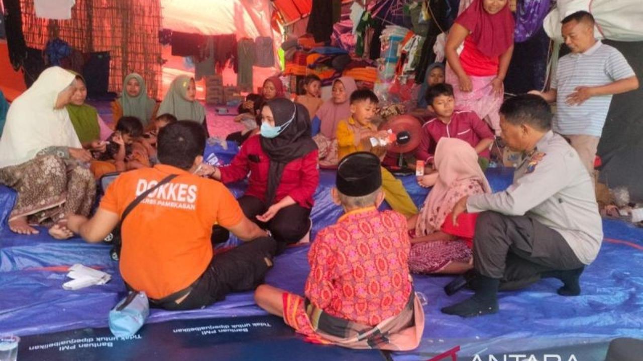 Polres Pamekasan Terjunkan Tim Medis Tangani Korban Tanah Longsor di Pasean