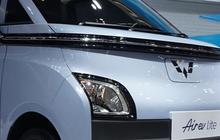 Mobil Listrik Paling Murah di GIIAS 2023: Wuling Air ev Lite versus Seres E1 Type B!