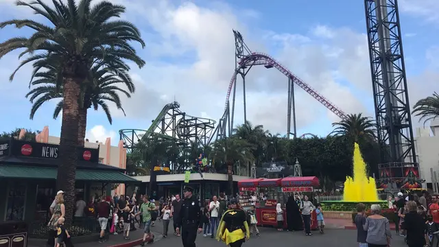 Pertemuan Kembali Batman dan Robin dengan The Justice League di Warner Bross Movie World Australia