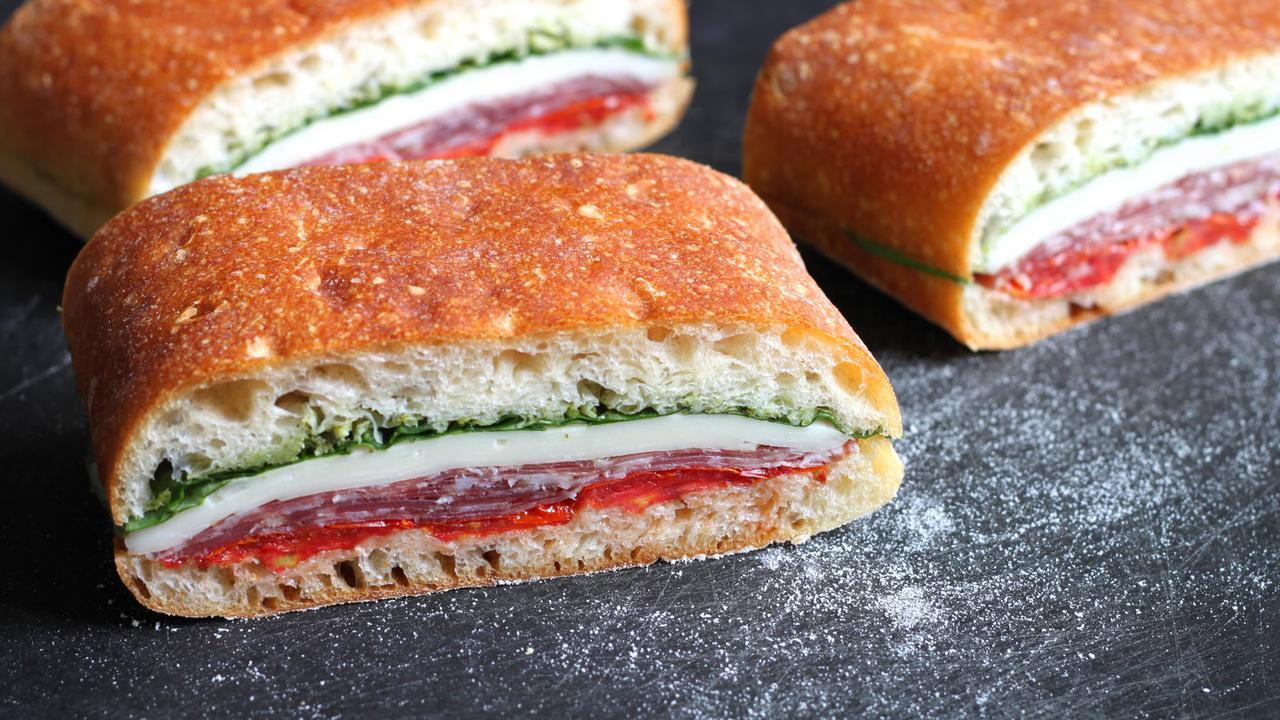 7 Makanan Praktis Saat Beraktivitas di Luar