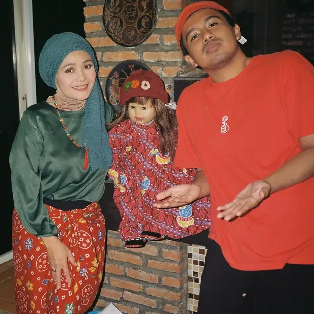 Ramai Tren Spirit Doll, Joshua Suherman Pamer Foto Bareng Boneka Legendaris Era 90-an