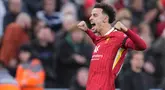 Selebrasi Curtis Jones usai mencetak gol kedua saat Liverpool membungkam Chelsea di pertandingan pekan ke delapan Premier League 2024/2025 di Anfield, Minggu (20/10/2024) malam WIB. (Jon Super/AP)