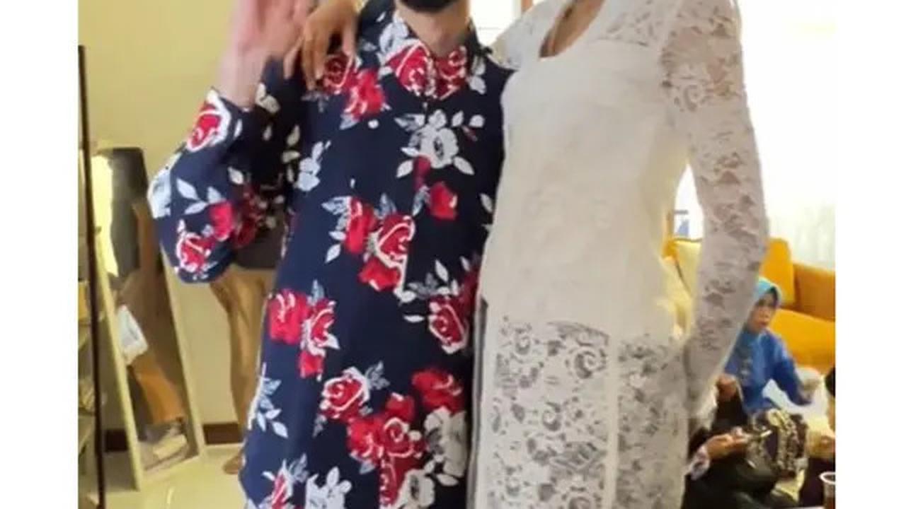 6 Potret Widi Vierratale di Siraman Jelang Nikah Sang Adik, Pakai Kebaya Putih