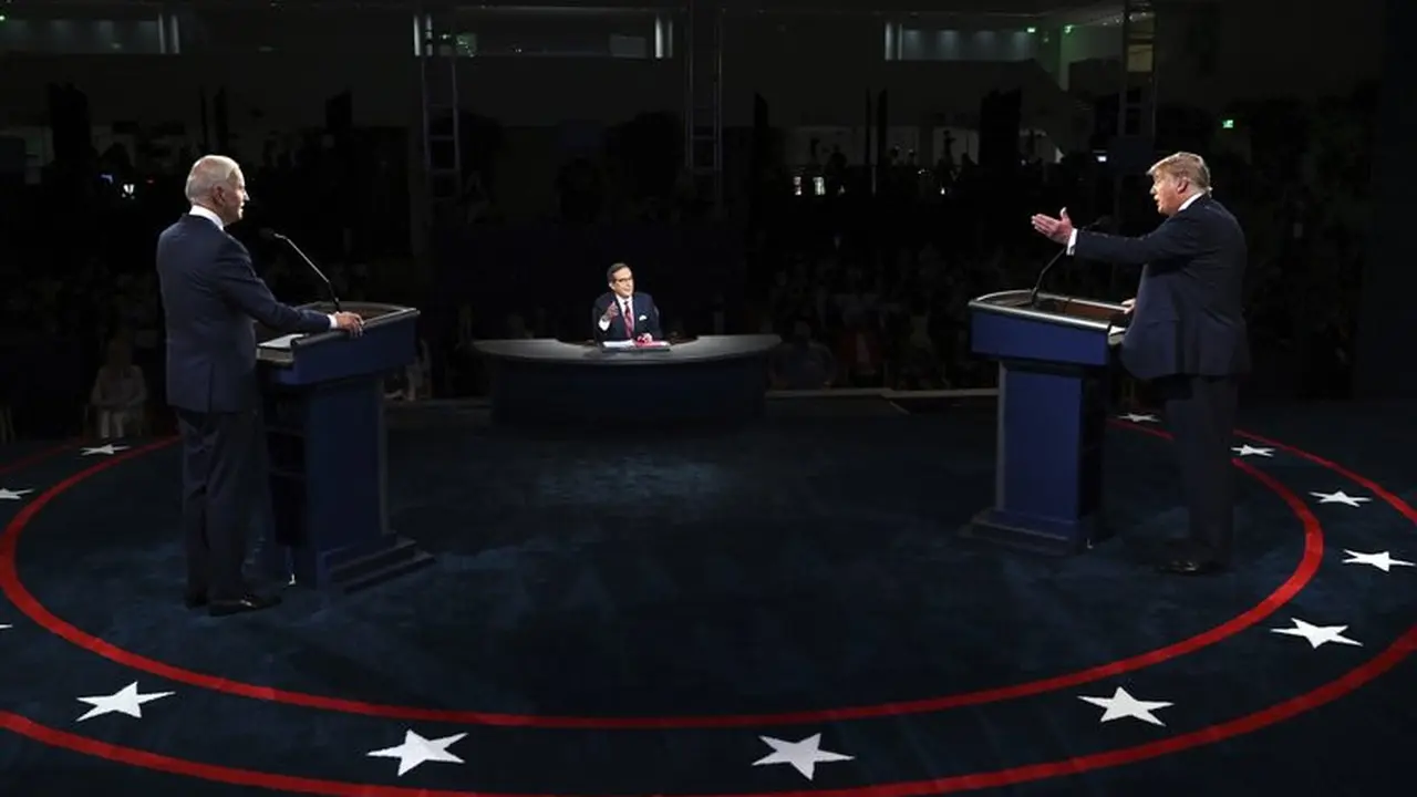 Donald Trump dan Joe Biden berpartisipasi dalam debat calon presiden 2020 pertama Selasa (29/9/2020), di Case Western University dan Cleveland Clinic, di Cleveland, Ohio. (Olivier Douliery / Pool via AP)