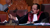 Hakim Sarpin Rizaldi memimpin sidang praperadilan Budi Gunawan kepada KPK di Pengadilan Negeri Jakarta Selatan, Senin (16/2/2015). (Liputan6.com/Johan Tallo)