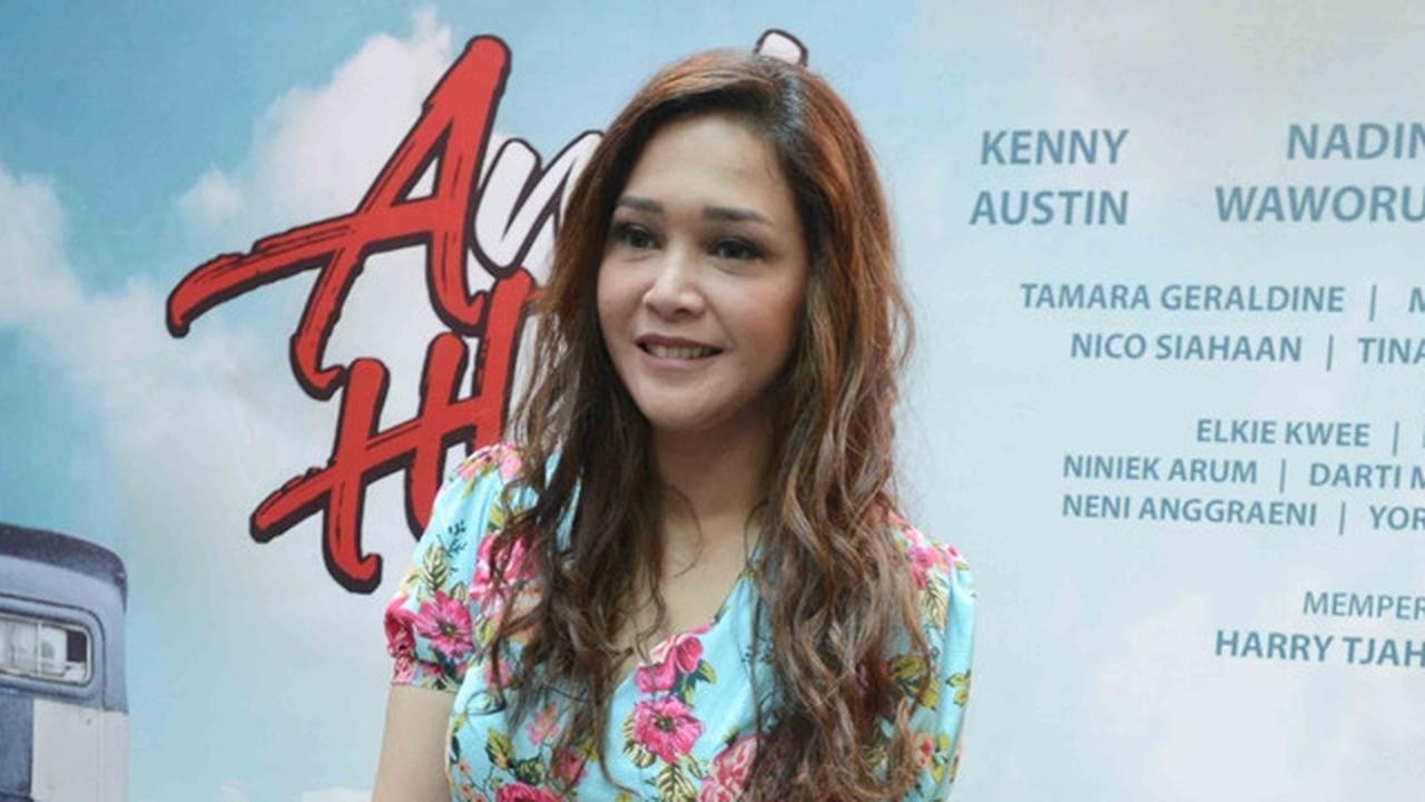 Potret Lawas Maia Estianty Saat Jadi Backing Vocal Dewa 19, Energik Manggung Sambil Gendong Al Ghazali