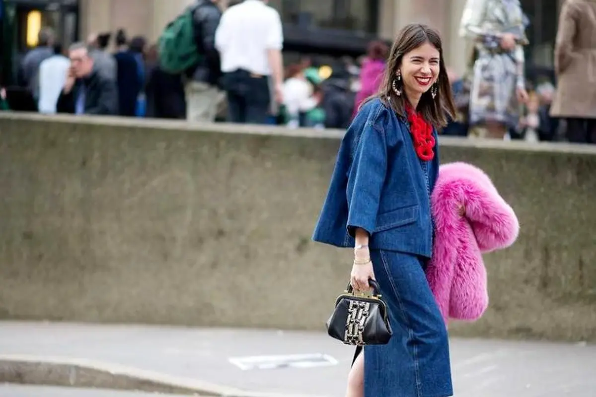 [Bintang] Tampil Modern Chic dengan Rok Midi Jeans yang Everlasting