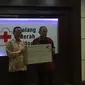 Penyerahan bantuan secara simbolik dari pemerintah Taiwan kepada Palang Merah Indonesia untuk korban tsunami Selat Sunda (Liputan6.com/Teddy Tri Setio Berty)