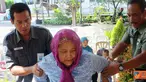 Citizen6, Cepiring: Dalam kegiatan yang merupakan kerjasama antara Kodim dengan PT IGN dan Yayasan Terang Bangsa itu meliputi pengobatan gratis untuk warga tak mampu yang diikuti sekitar 300 orang dan pengobatan gigi. (Pengirim: Aryo Widiyanto)