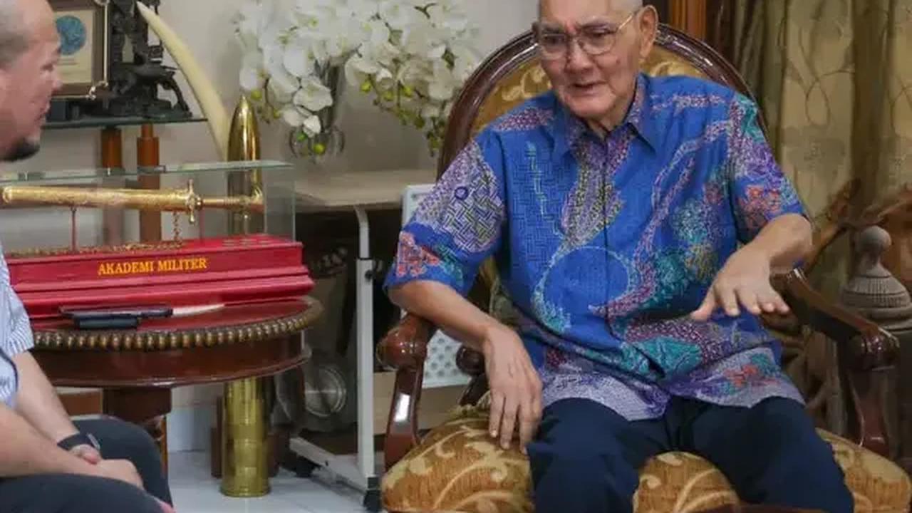 Sebutan pak lurah ke Jokowi itu ternyata pertama kali berasal dari seorang pensiunan Jenderal TNI. Dia adalah Try Sutrisno yang juga mantan Wakil Presiden RI.