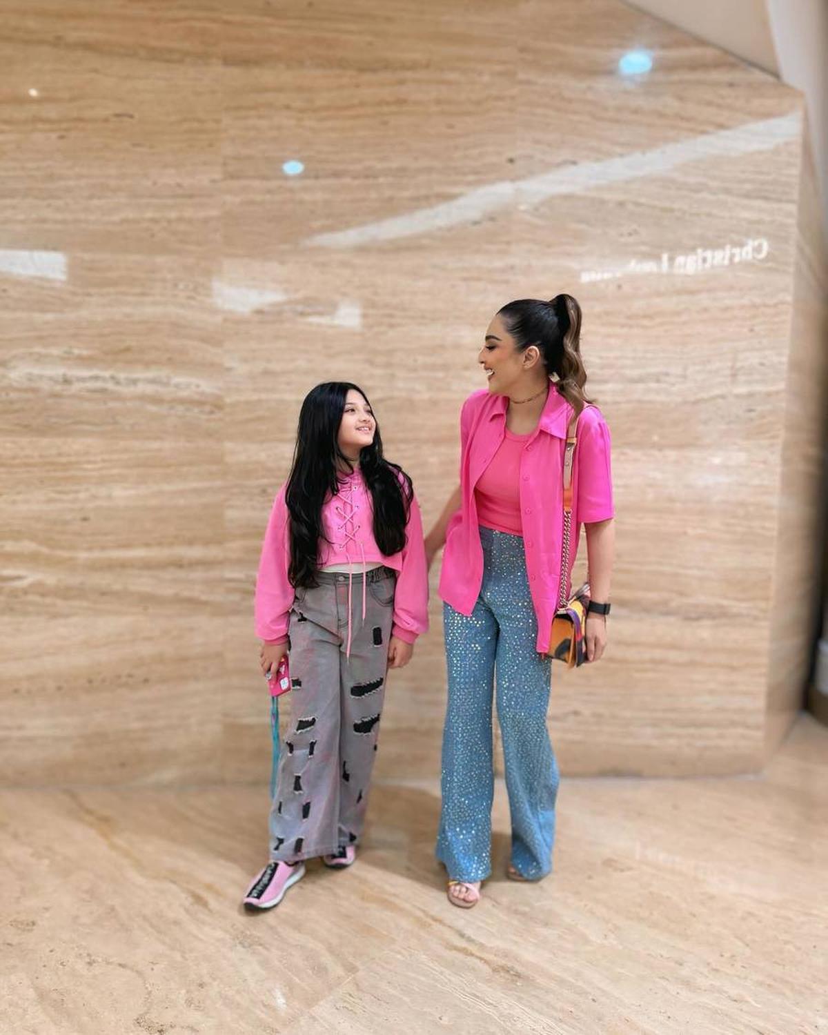 8 Potret Arsy Hermansyah Temani Ashanty Kerja Seharian, Ibu dan Anak Sama-sama Cantik - Kompak Bak Kakak Adik