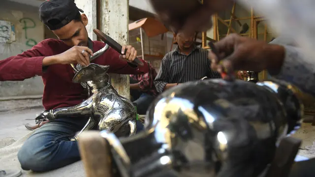 Geliat Kerajinan Tangan dari Kuningan di Karachi
