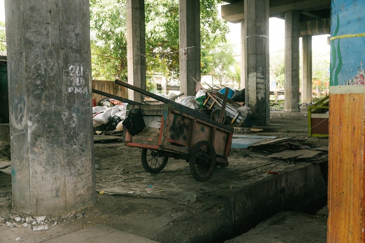 8 Potret Andien Buka Sekolah Gratis di Tengah Tumpukan Sampah Rawa Bebek, Banjir Pujian