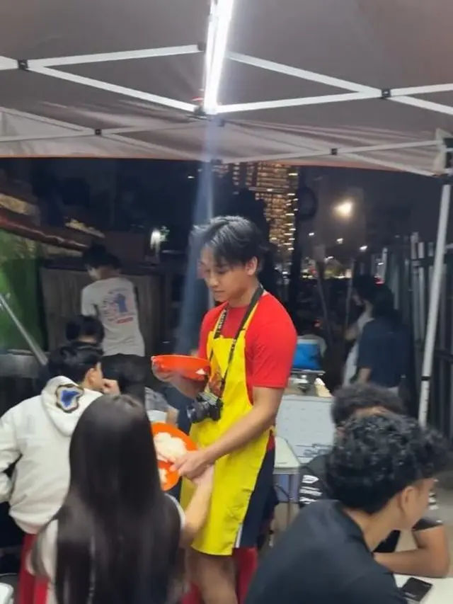 Potret Bevan Anak Nola B3 Jualan Sate di Pinggir Jalan/Instagram @riafinola