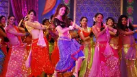 Selain aktor atau akrtis serta cerita yang menarik, lagu dalam film Bollywood juga semakin menambah keindahan film itu sendiri.