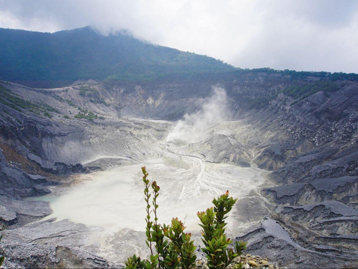 5. Tangkuban Perahu