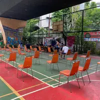 Vaksinasi Covid-19 Anak Usia 6-11 Tahun di RPTRA Gondangdia Menteng Jakarta Pusat. (Foto: Adinda Tri Wardhani - Fimela.com)