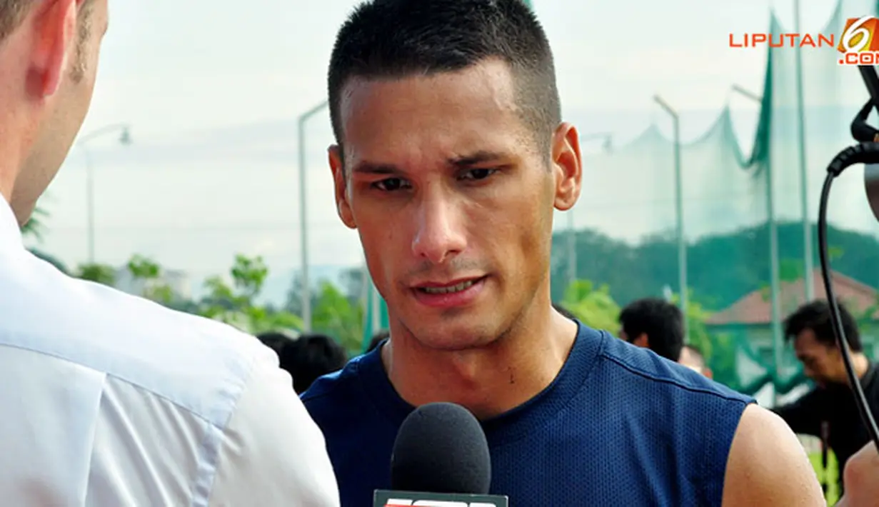 Raphael Guillerm Eduardo Maitimo berikan keterangan terhadap media, usai latihan di Lapangan Inspen, Putrajaya. Malaysia.