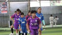 Asosiasi Sepak Bola Wanita Indonesia (ASBWI) berharap sepak bola putri Tanah Air lebih diperhatikan oleh PSSI setelah menggelar coaching clinic. (Bola.com/Dok.ASBWI).