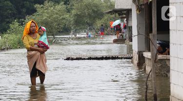 Banjir Rob Masih Genangi Permukiman Warga Muara Gembong