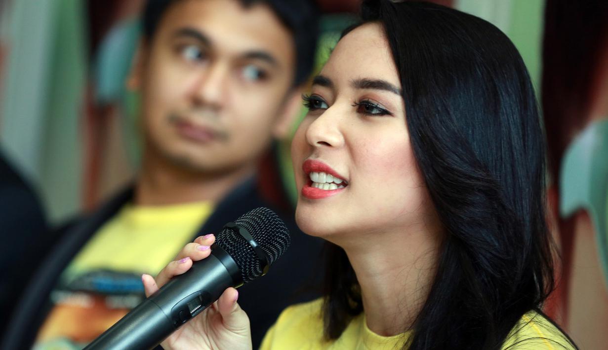 Elvira Devinamira: Dika Pendek, Ciumannya Susah - Photo 