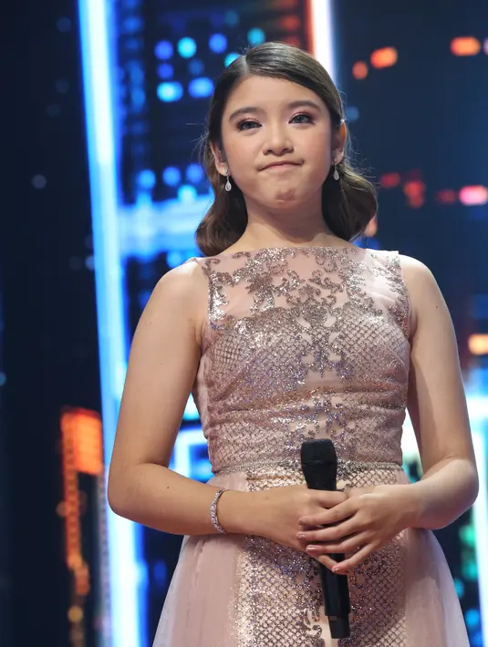 Tiara Anugerah di panggung Result & Reunion Idonesian Idol X di Studio RCTI+, Kebon Jeruk, Jakarta Barat, Senin (2/3/2020). (Adrian Putra/Fimela.com)