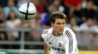 Michael Owen - Pemain yang meraih Ballon d’Or 2001 saat berseragam Liverpool ini memutuskan untuk bergabung dengan Real Madrid pada 2004. Namun keputusannya menjadi petaka, Owen kerap berada di bangku cadangan dan diperparah sering cedera selama di Real Madrid. (AFP/Pornchai Kittiwongsakul)