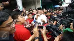 Cagub DKI Jakarta nomor 3, Anies Baswedan memberi keterangan saat memantau pemilihan ulang di TPS 29, Kampung Pulo, Kalibata, Jakarta Selatan, Minggu (19/2). Sebanyak 512 DPT di kelurahan tersebut terpaksa melakukan PSU. (Liputan6.com/Helmi Afandi)