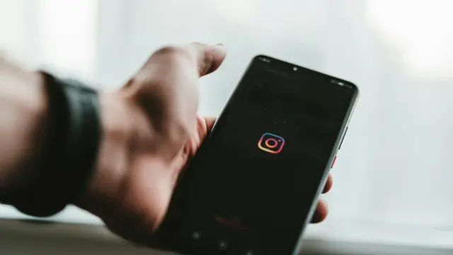 Ilustrasi Fitur Close Friend di Instagram/Photo by Claudio Schwarz on Unsplash