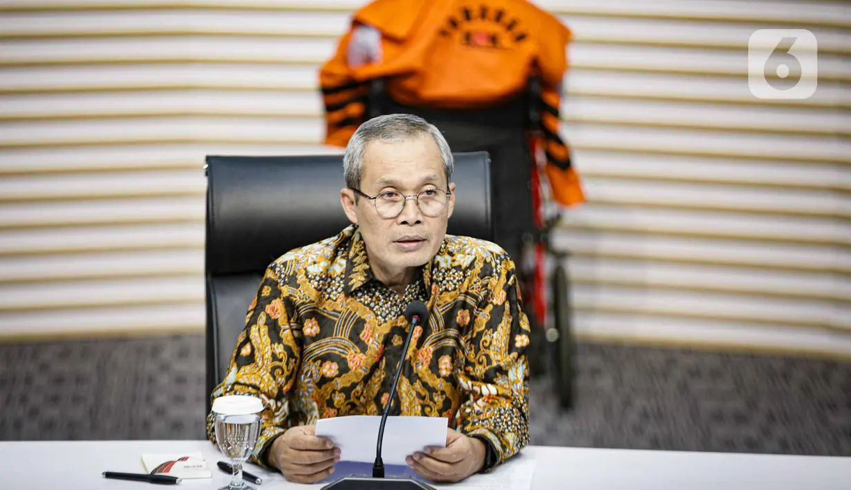 Wakil Ketua KPK Alexander Marwata mengatakan Helmut Hermawan akan menjalani masa penahanan pertama selama 20 hari ke depan. (Liputan6.com/Faizal Fanani)