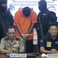 Ditreskrimum Polda Metro jaya dan Polres Metro Jakarta Barat menunjukkan tersangka dan barang bukti kasus pembunuhan PNF, bocah yang ditemukan tewas didalam kardus di Kalideres, di Polda Metro Jaya, Jakarta, Sabtu (10/10/2015). (Liputan6.com/Angga Yuniar)