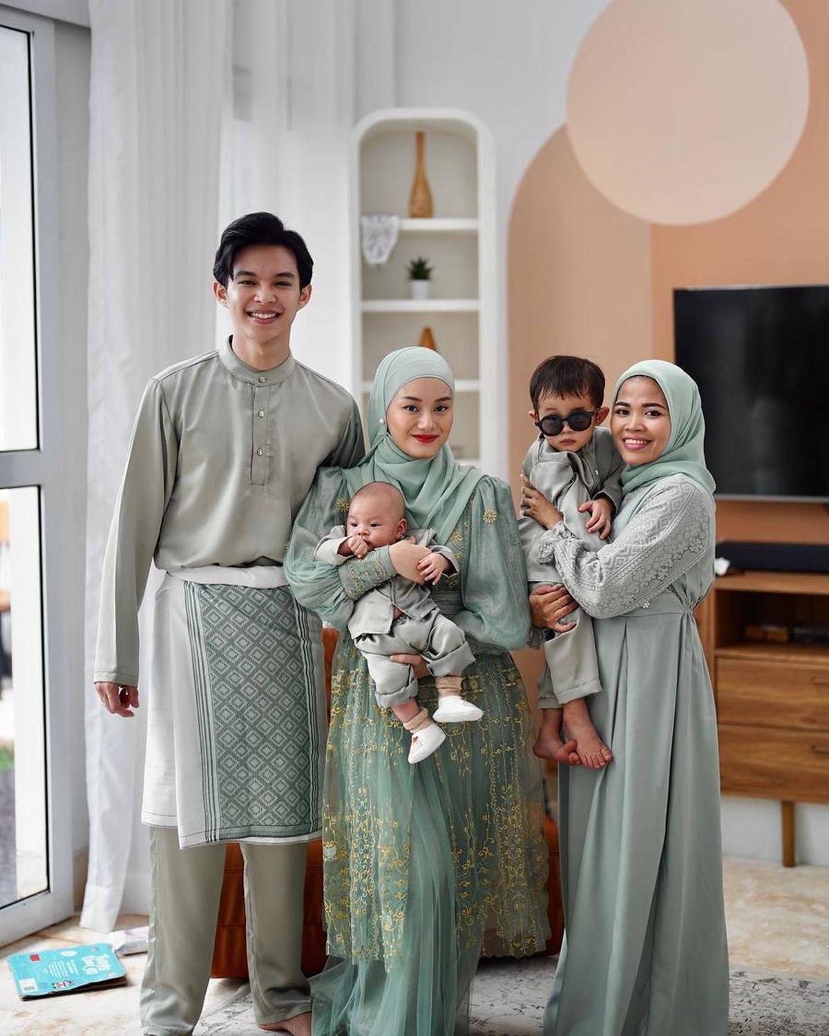Foto Bersama Saat Rayakan Idul Fitri
